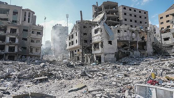 Zerstörte Straße in Gaza Zerstörte Häuser in Gaza